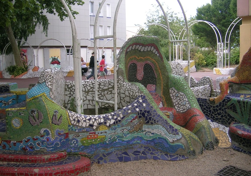 Sulptures et mosaïques, à la cité des 400